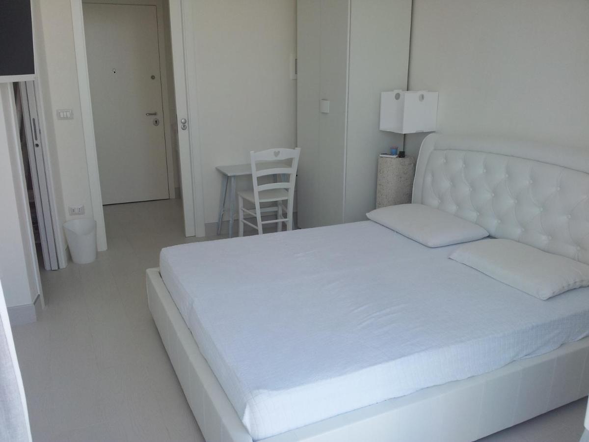 B&B 2 Star Luxury Room Rooftop Barletta Room photo