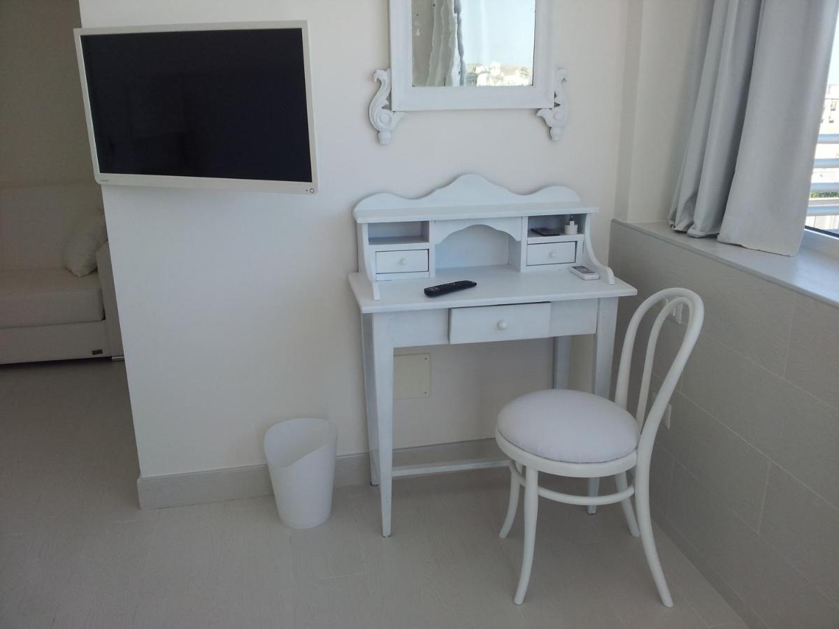 B&B 2 Star Luxury Room Rooftop Barletta Room photo